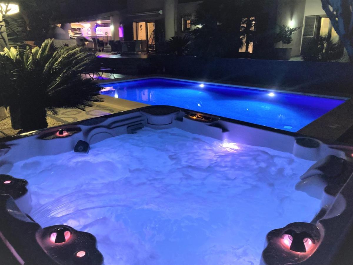 Fustera Villa El Salvador Беніса Екстер'єр фото